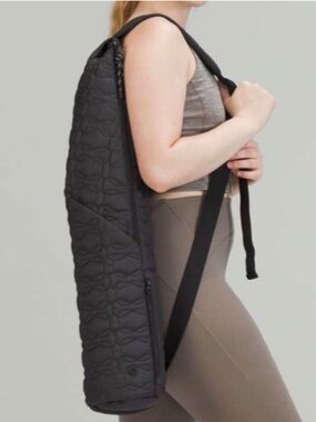 Lululemon quilted embrace yoga mat bag gym Pilates EUC